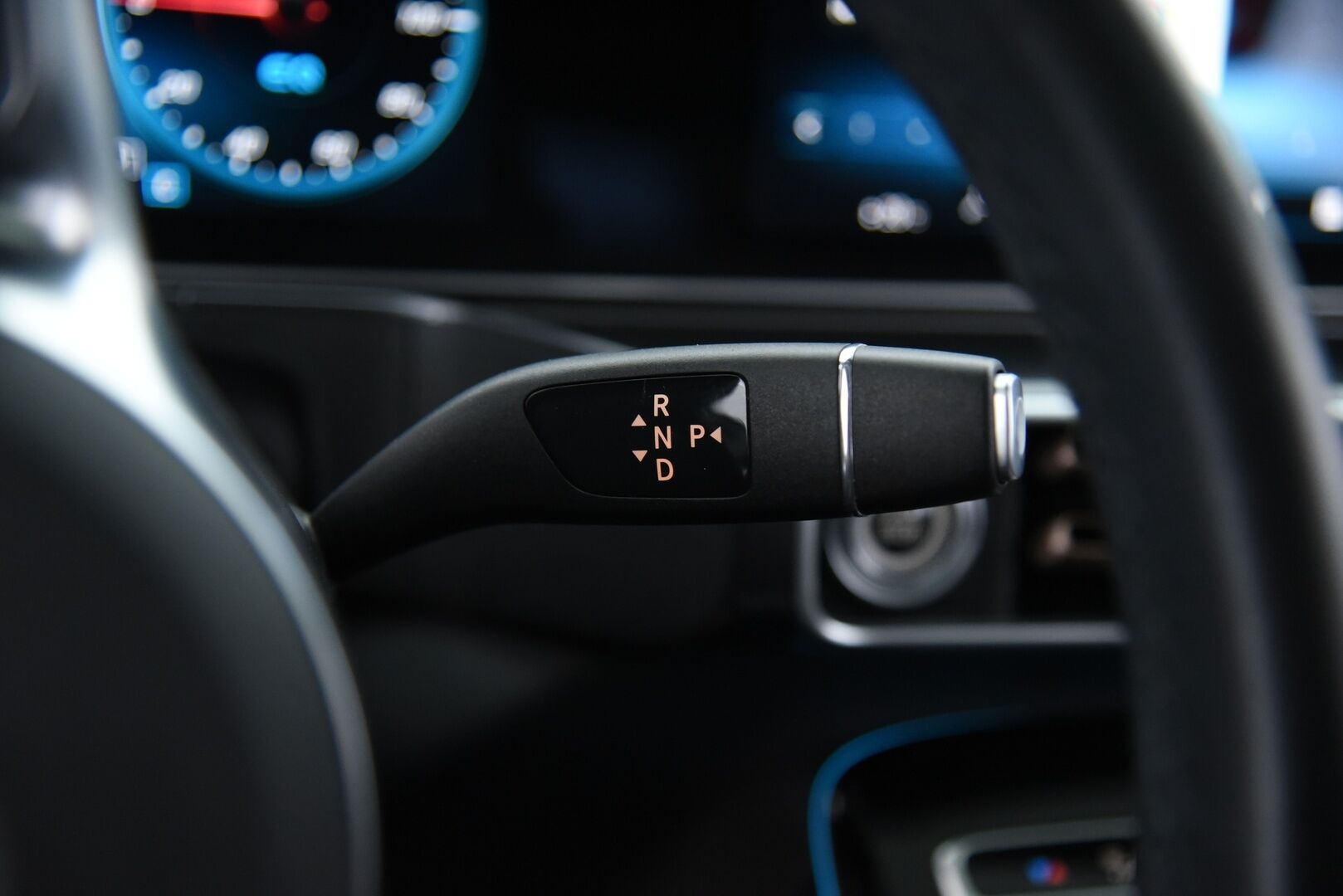 Mercedes-Benz EQC 2019 400 4Matic AMG / Distronic+ / Vetokoukku / Panorama / Lämpöpumppu / Muistipenkit / HUD / IHC+ / P-Kamera - Kattoluukku / Merkkihuollettu / Keyless / Ambient / Apple&Android - HULLU BLACKWEEK KORKOTARJOUS 2,49%