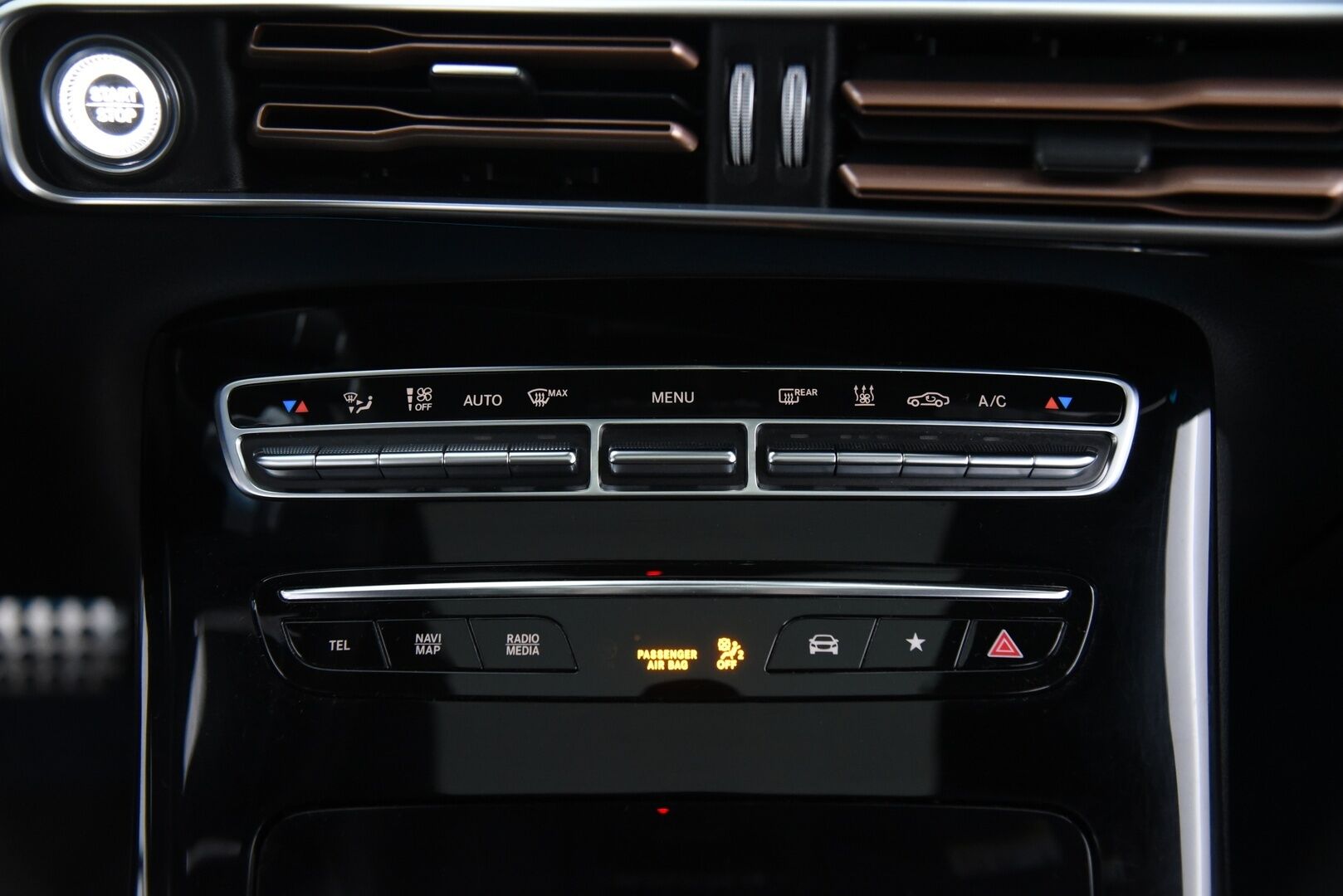 Mercedes-Benz EQC 2019 400 4Matic AMG / Distronic+ / Vetokoukku / Panorama / Lämpöpumppu / Muistipenkit / HUD / IHC+ / P-Kamera - Kattoluukku / Merkkihuollettu / Keyless / Ambient / Apple&Android