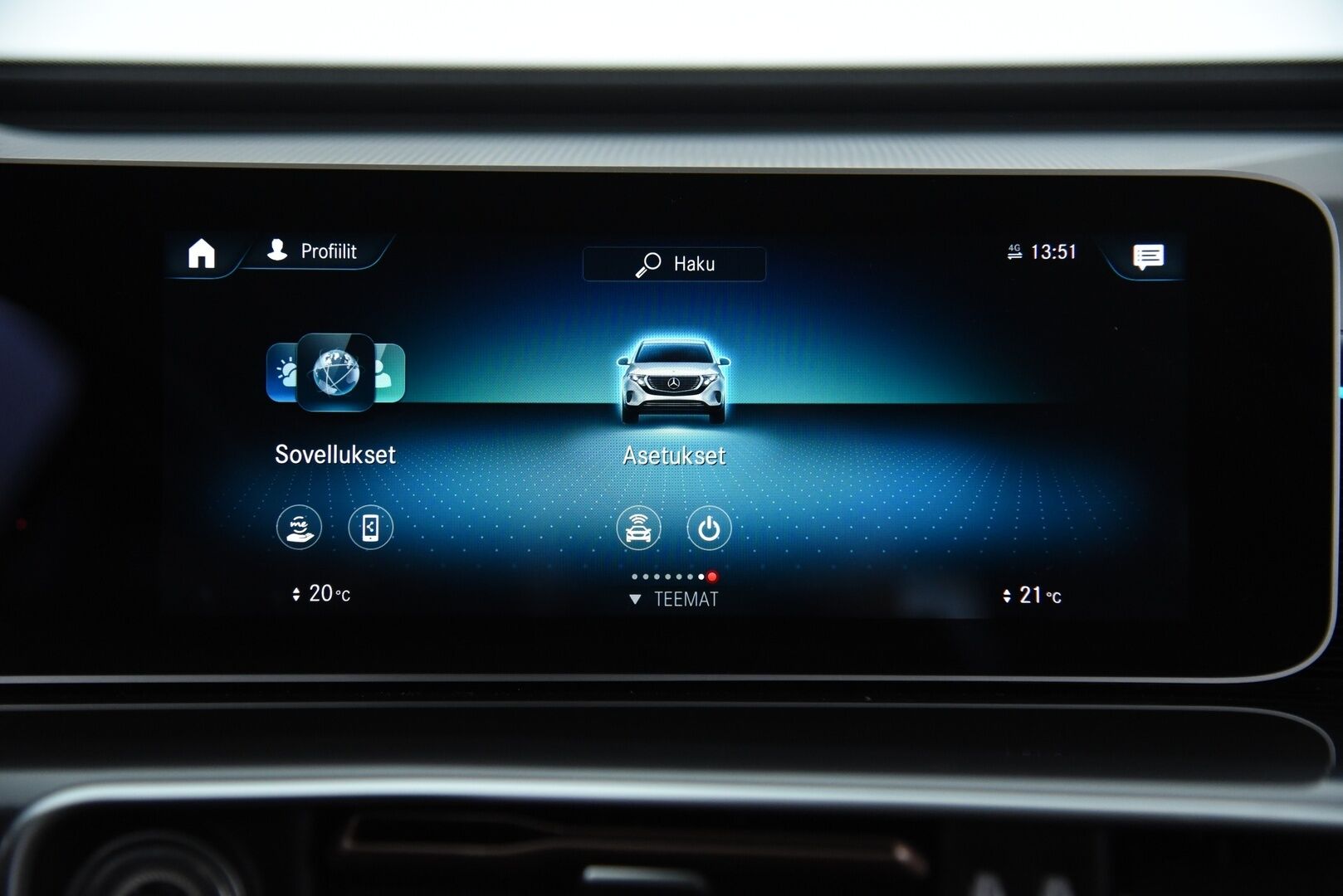 Mercedes-Benz EQC 2019 400 4Matic AMG / Distronic+ / Vetokoukku / Panorama / Lämpöpumppu / Muistipenkit / HUD / IHC+ / P-Kamera - Kattoluukku / Merkkihuollettu / Keyless / Ambient / Apple&Android