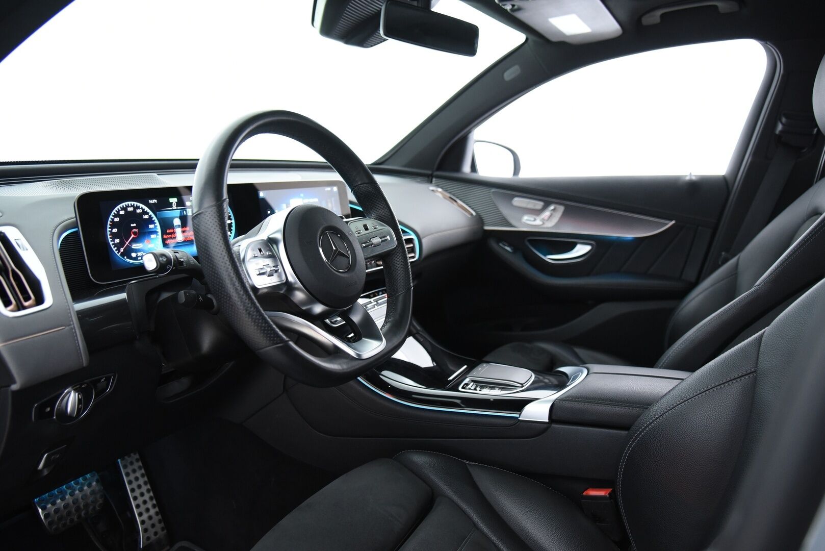 Mercedes-Benz EQC 2019 400 4Matic AMG / Distronic+ / Vetokoukku / Panorama / Lämpöpumppu / Muistipenkit / HUD / IHC+ / P-Kamera - Kattoluukku / Merkkihuollettu / Keyless / Ambient / Apple&Android