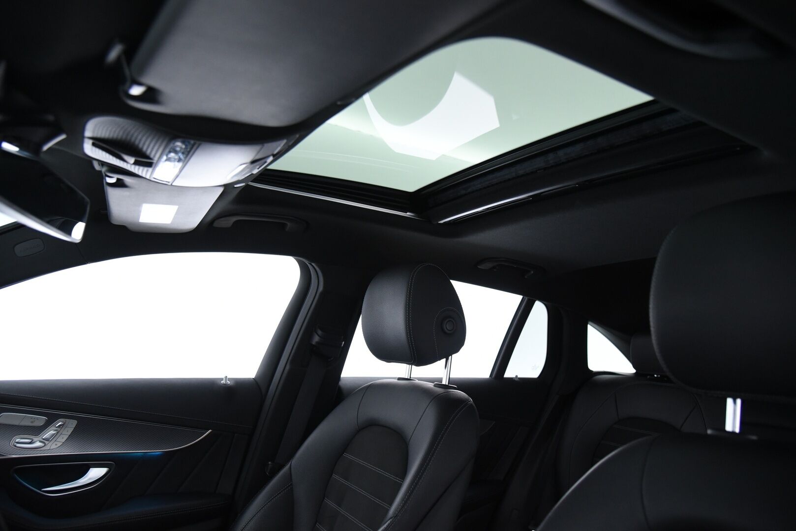 Mercedes-Benz EQC 2019 400 4Matic AMG / Distronic+ / Vetokoukku / Panorama / Lämpöpumppu / Muistipenkit / HUD / IHC+ / P-Kamera - Kattoluukku / Merkkihuollettu / Keyless / Ambient / Apple&Android
