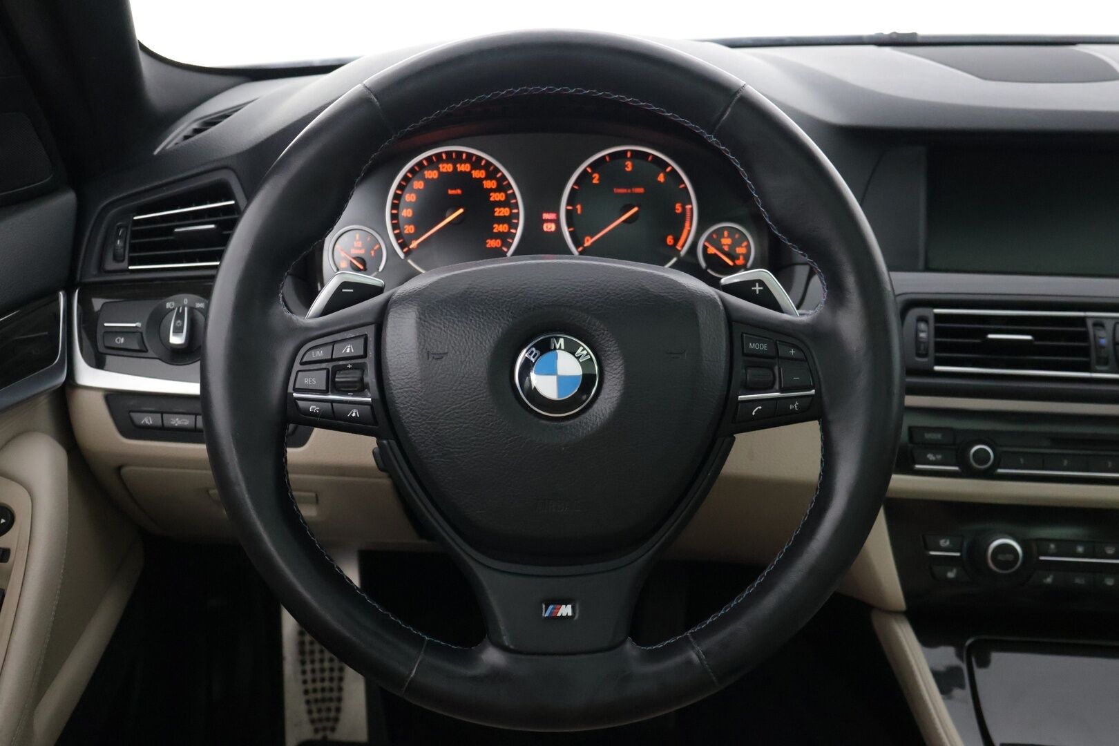 BMW 550 2013 F11 Touring M550d Sport A xDrive - ** JÄÄTÄVILLÄ VARUSTEILLA OLEVA M550d **