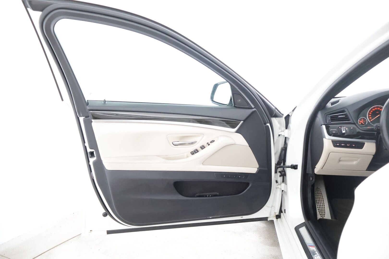 BMW 550 2013 F11 Touring M550d Sport A xDrive - ** JÄÄTÄVILLÄ VARUSTEILLA OLEVA M550d **