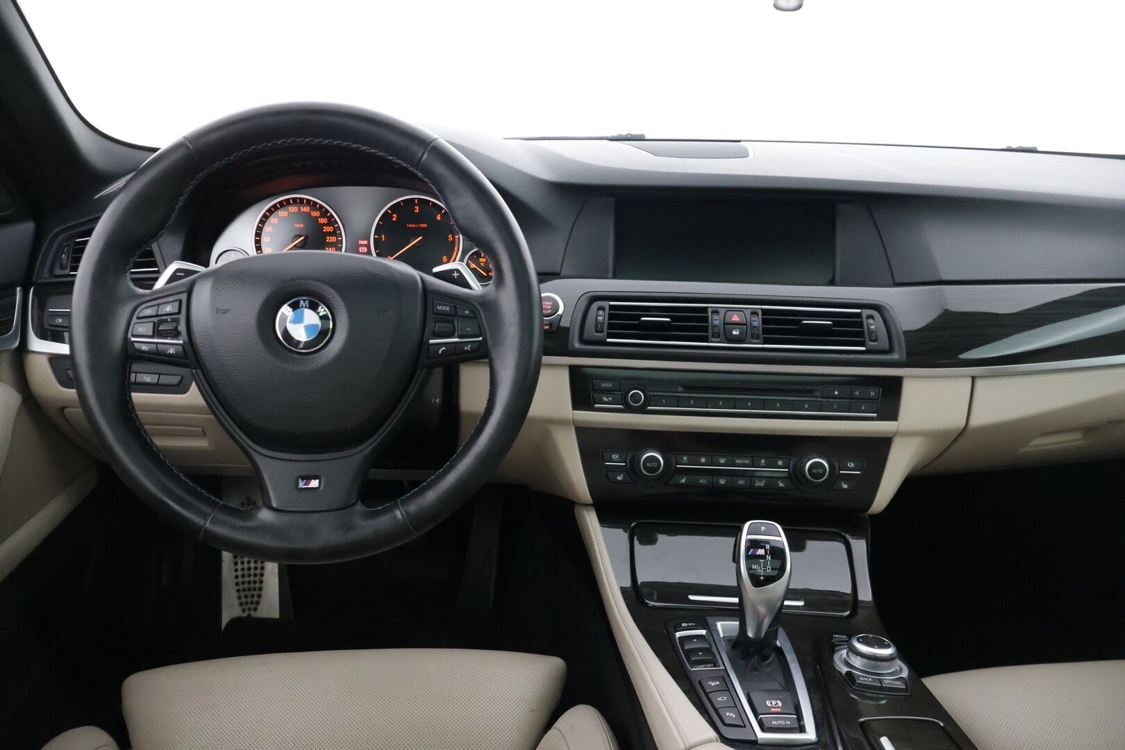 BMW 550 2013 F11 Touring M550d Sport A xDrive - ** JÄÄTÄVILLÄ VARUSTEILLA OLEVA M550d **