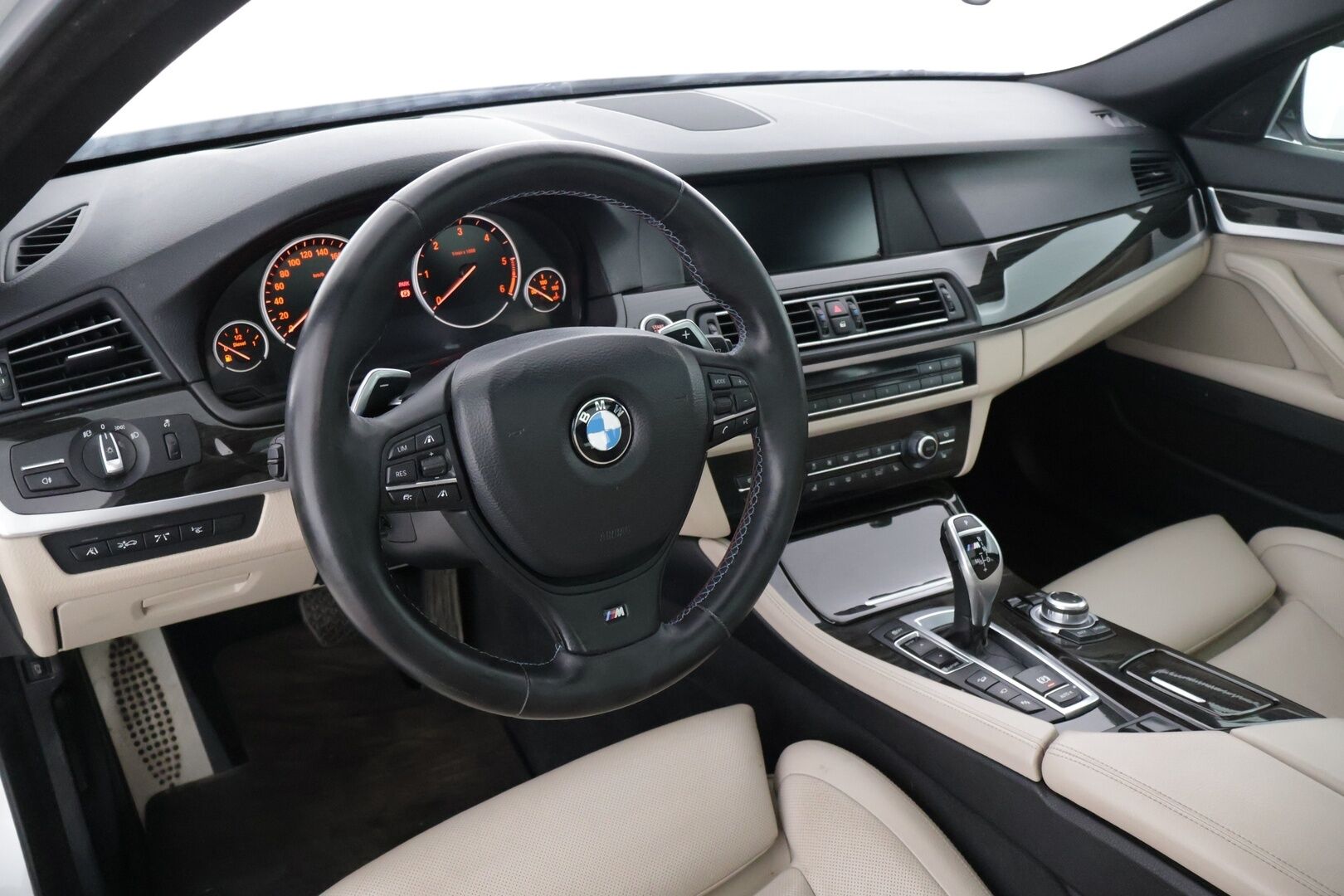 BMW 550 2013 F11 Touring M550d Sport A xDrive - ** JÄÄTÄVILLÄ VARUSTEILLA OLEVA M550d **