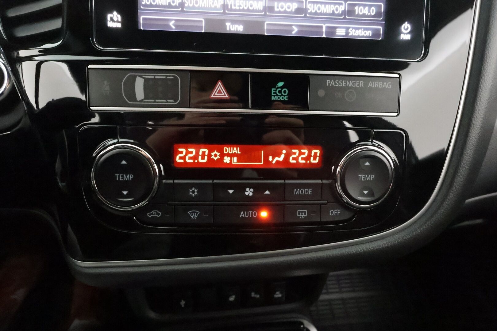 Mitsubishi Outlander PHEV 2019 PHEV Business X 4WD **Merkkihuollettu / Koukku / LED / BLIS / 360 Kamera / Keyless / Nahkasisusta / Kahdet renkaat**
