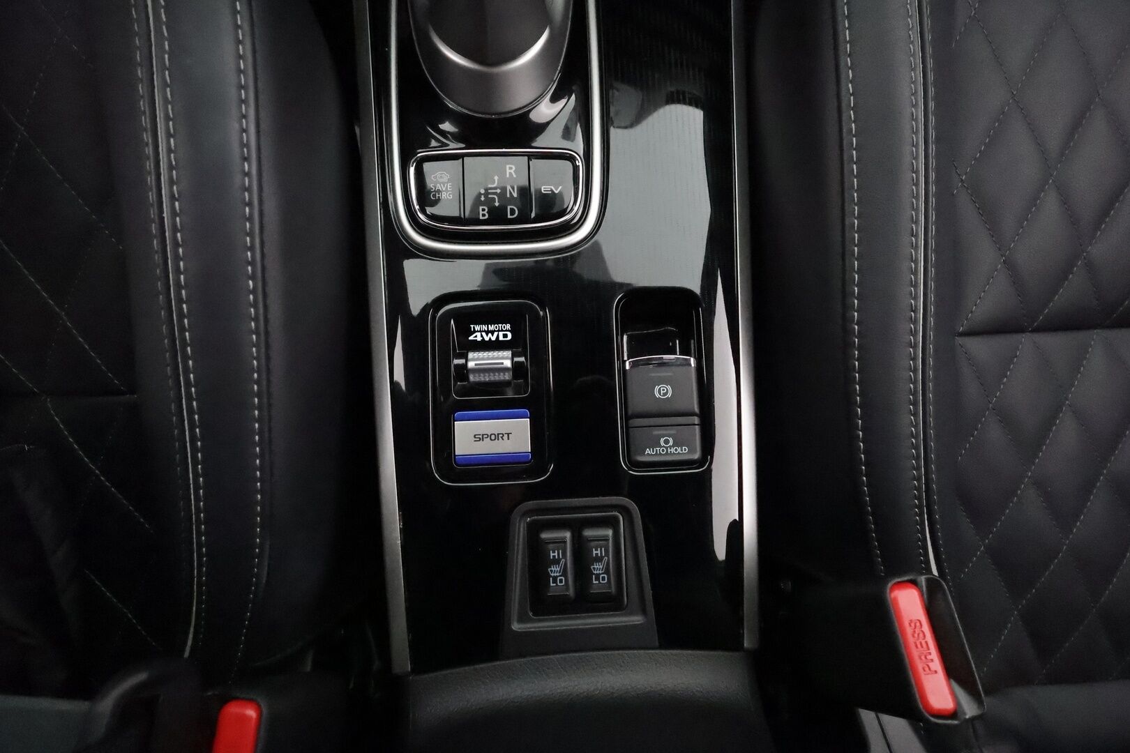 Mitsubishi Outlander PHEV 2019 PHEV Business X 4WD **Merkkihuollettu / Koukku / LED / BLIS / 360 Kamera / Keyless / Nahkasisusta / Kahdet renkaat**