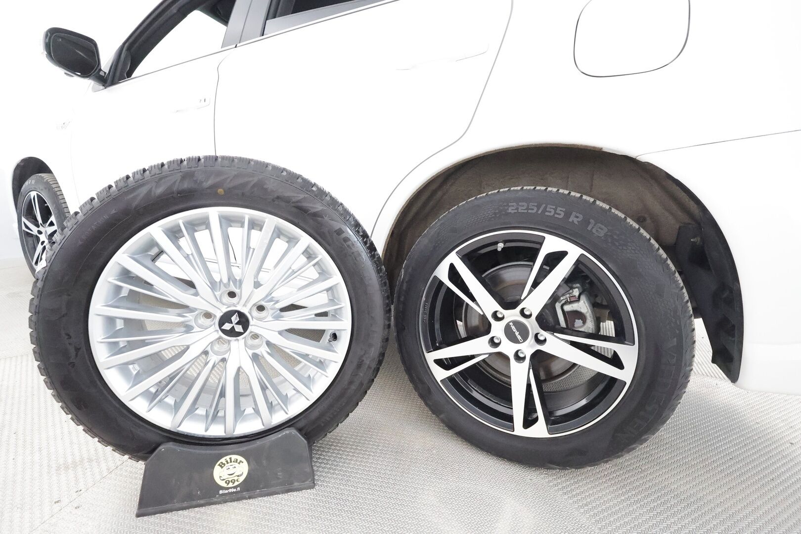 Mitsubishi Outlander PHEV 2019 PHEV Business X 4WD **Merkkihuollettu / Koukku / LED / BLIS / 360 Kamera / Keyless / Nahkasisusta / Kahdet renkaat**