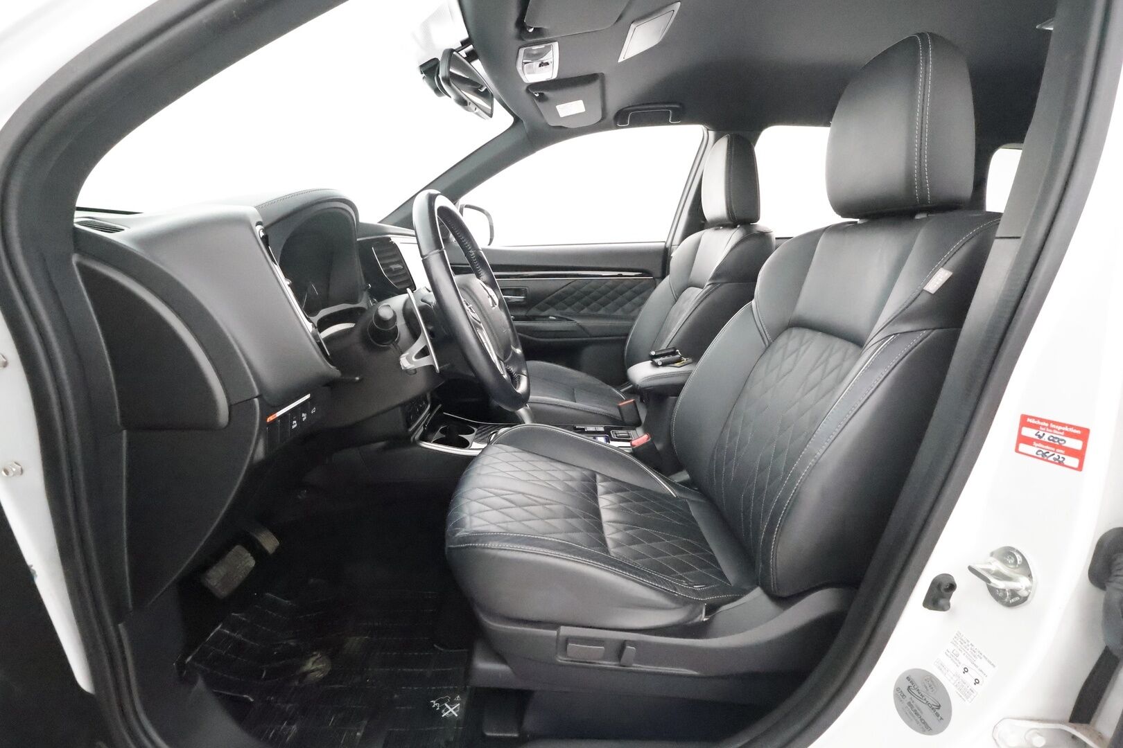 Mitsubishi Outlander PHEV 2019 PHEV Business X 4WD **Merkkihuollettu / Koukku / LED / BLIS / 360 Kamera / Keyless / Nahkasisusta / Kahdet renkaat**