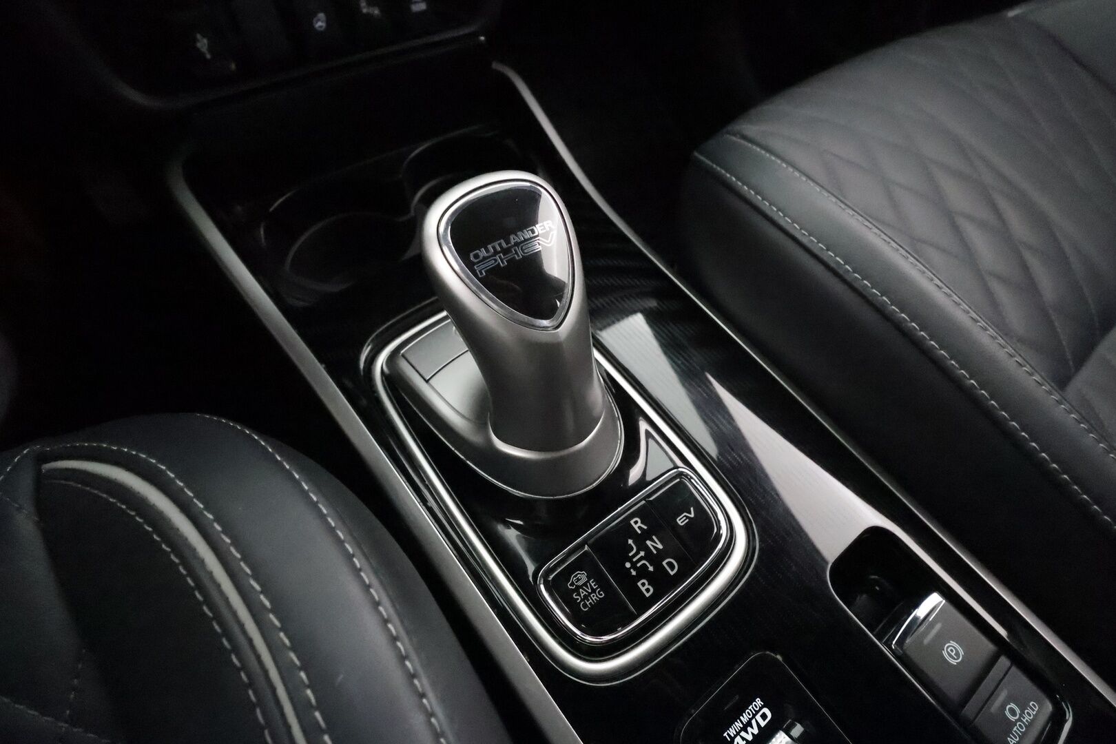 Mitsubishi Outlander PHEV 2019 PHEV Business X 4WD **Merkkihuollettu / Koukku / LED / BLIS / 360 Kamera / Keyless / Nahkasisusta / Kahdet renkaat**