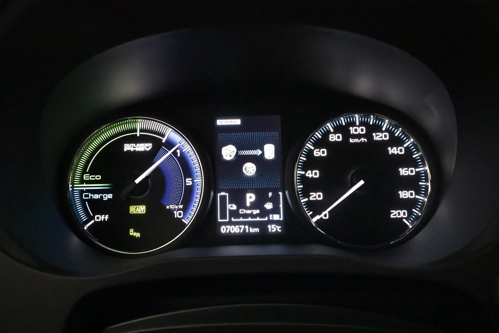 Mitsubishi Outlander PHEV 2019 PHEV Business X 4WD **Merkkihuollettu / Koukku / LED / BLIS / 360 Kamera / Keyless / Nahkasisusta / Kahdet renkaat**