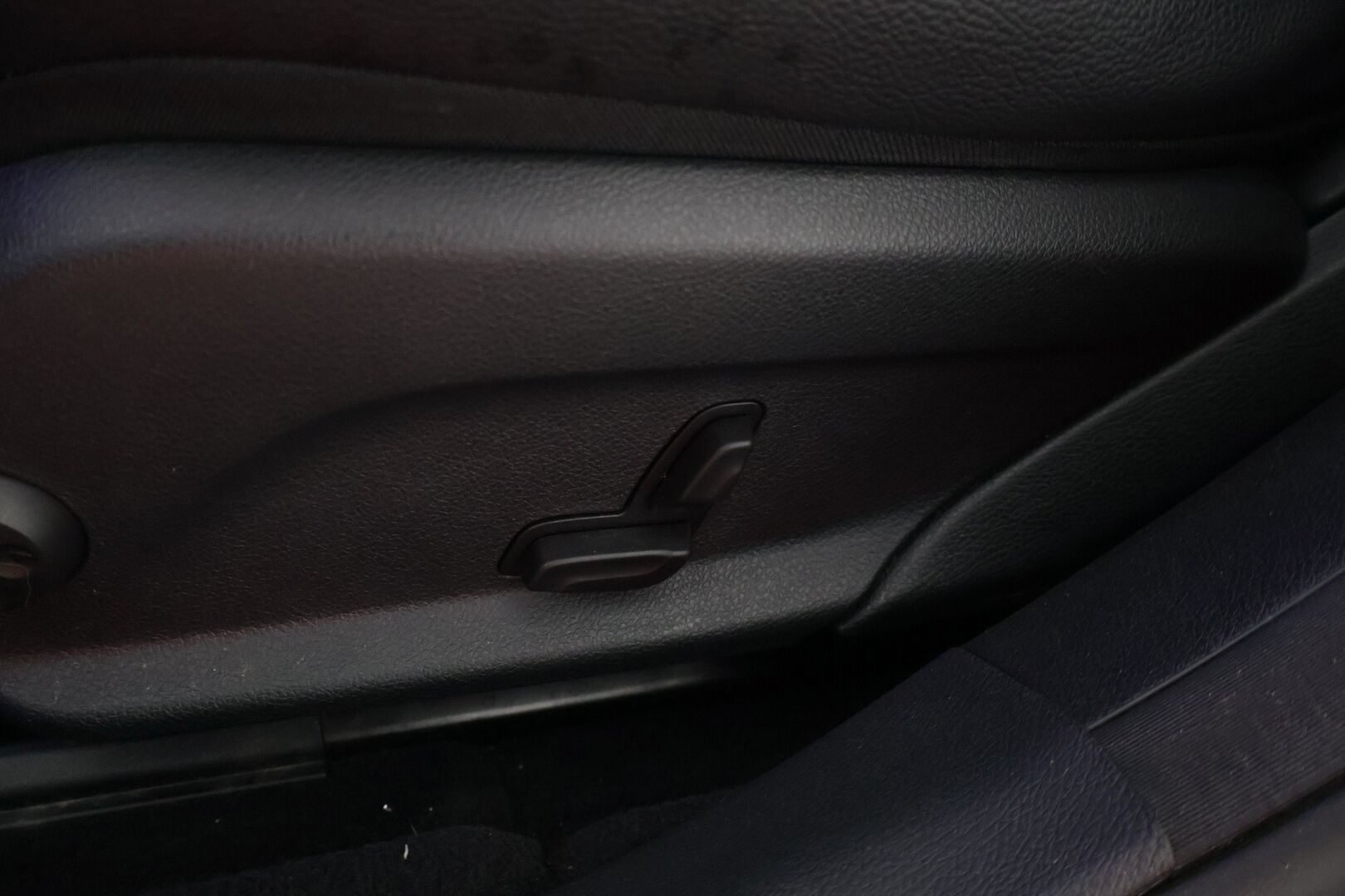 Mercedes-Benz E 2017 E 220 d 4MATIC All-Terrain - | Wide Screen | BLIS | Kattoluukku | Sähkökoukku | Peruutuskamera | Metalliväri |