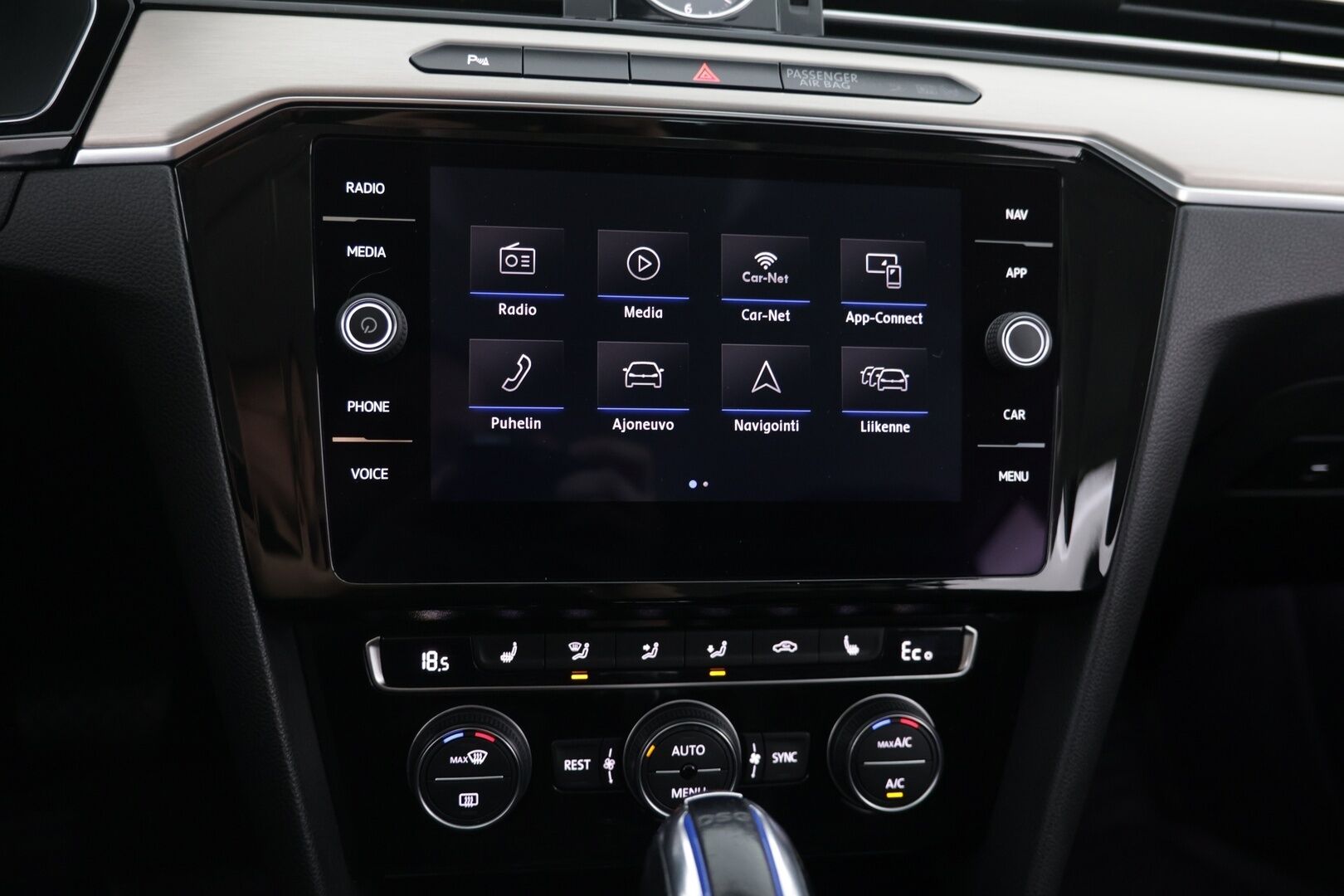 Volkswagen Passat 2019 Variant GTE Plug-In Hybrid 160 kW (218 hv) DSG-automaatti - Siisti yksilö / Vetokoukku / Osittain Sähkösäätöinen ergoComfort - HULLUT AVAJAISHULINAT KORKOTARJOUS 3,29 %