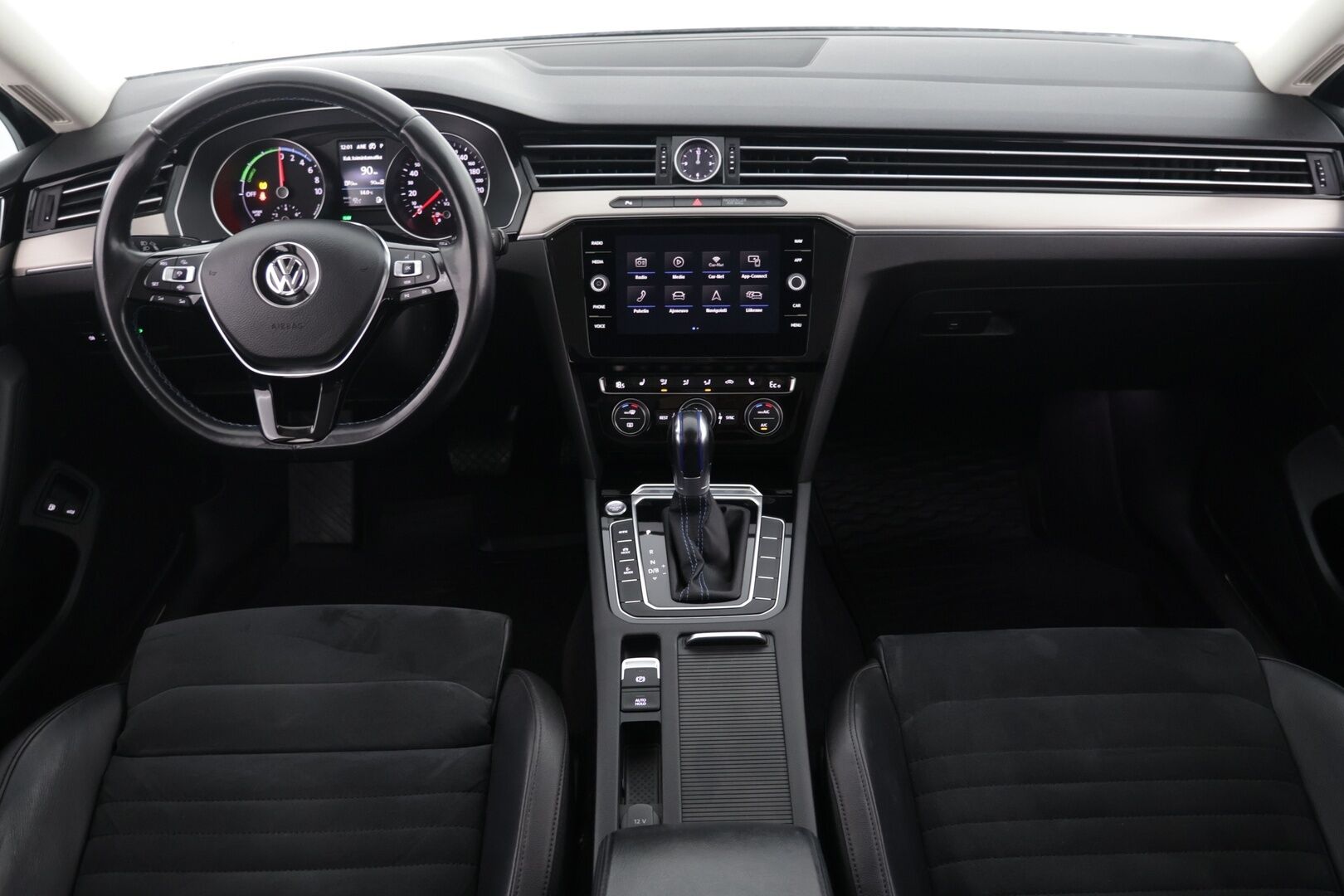 Volkswagen Passat 2019 Variant GTE Plug-In Hybrid 160 kW (218 hv) DSG-automaatti - Siisti yksilö / Vetokoukku / Osittain Sähkösäätöinen ergoComfort - HULLUT AVAJAISHULINAT KORKOTARJOUS 3,29 %