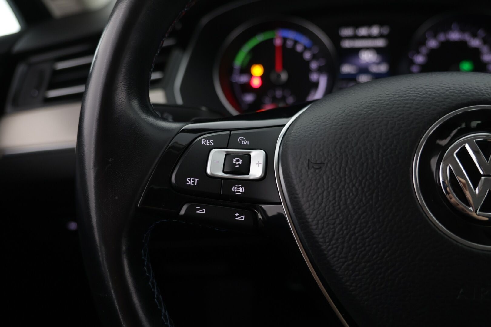 Volkswagen Passat 2019 Variant GTE Plug-In Hybrid 160 kW (218 hv) DSG-automaatti - Siisti yksilö / Vetokoukku / Osittain Sähkösäätöinen ergoComfort - HULLUT AVAJAISHULINAT KORKOTARJOUS 3,29 %