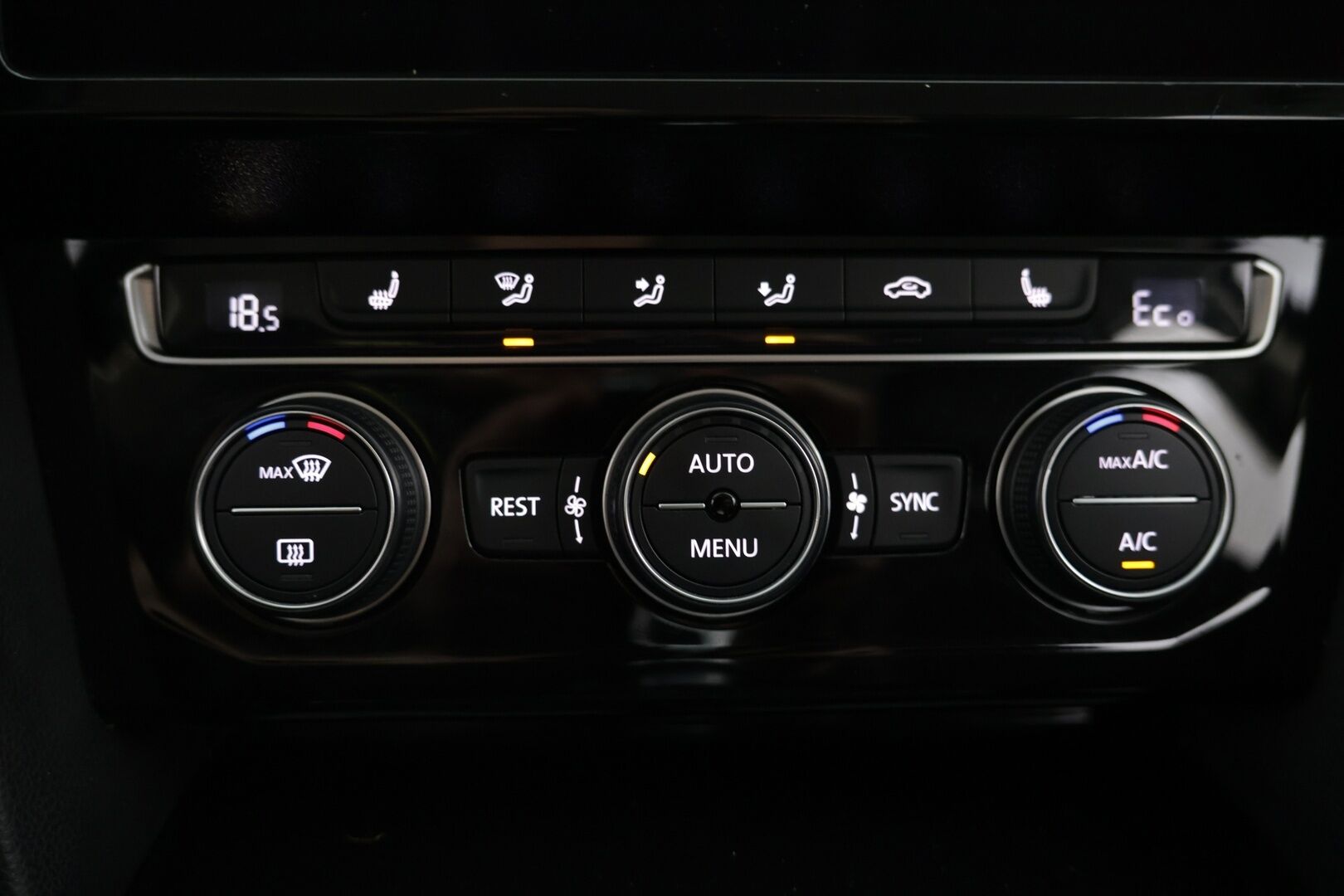 Volkswagen Passat 2019 Variant GTE Plug-In Hybrid 160 kW (218 hv) DSG-automaatti - Siisti yksilö / Vetokoukku / Osittain Sähkösäätöinen ergoComfort - HULLUT AVAJAISHULINAT KORKOTARJOUS 3,29 %