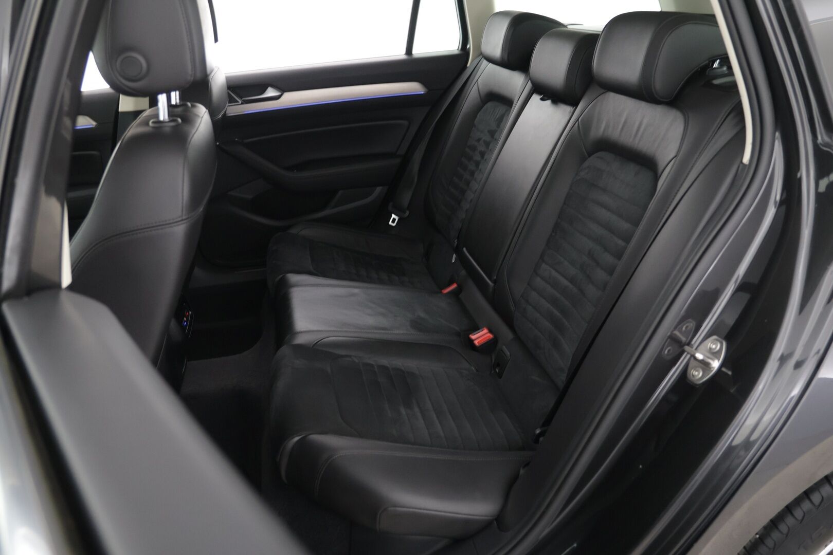 Volkswagen Passat 2019 Variant GTE Plug-In Hybrid 160 kW (218 hv) DSG-automaatti - Siisti yksilö / Vetokoukku / Osittain Sähkösäätöinen ergoComfort - HULLUT AVAJAISHULINAT KORKOTARJOUS 3,29 %