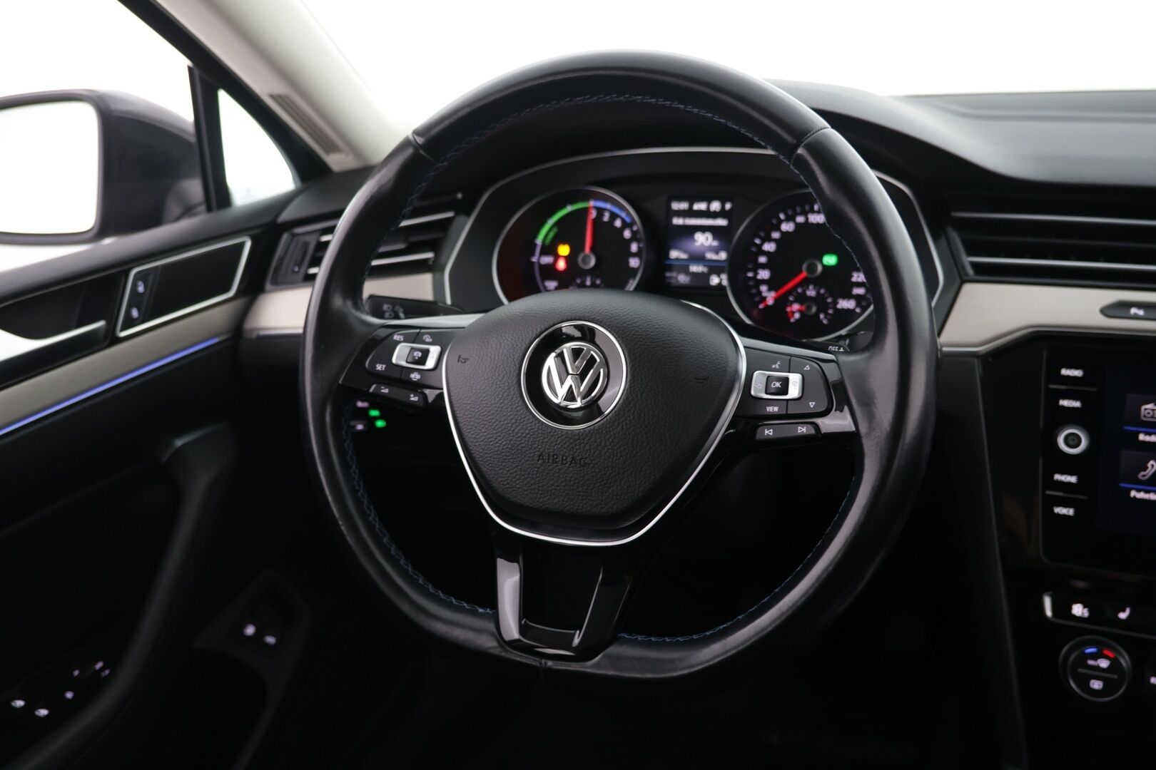 Volkswagen Passat 2019 Variant GTE Plug-In Hybrid 160 kW (218 hv) DSG-automaatti - Siisti yksilö / Vetokoukku / Osittain Sähkösäätöinen ergoComfort - HULLUT AVAJAISHULINAT KORKOTARJOUS 3,29 %
