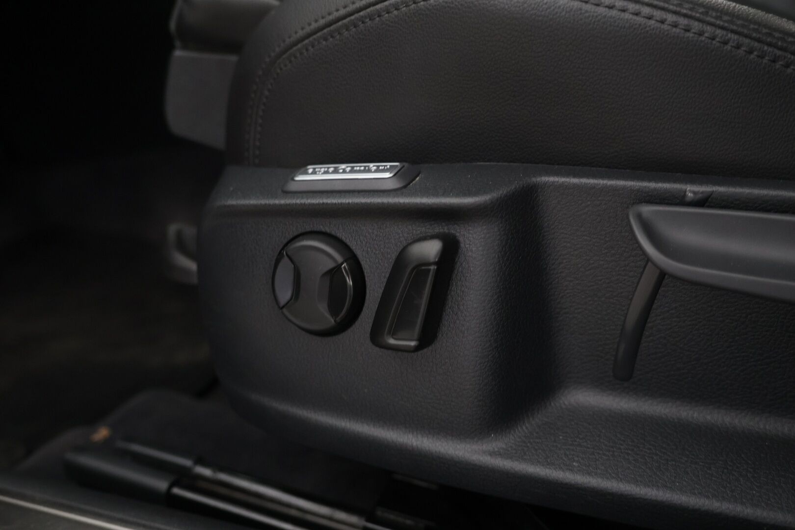 Volkswagen Passat 2019 Variant GTE Plug-In Hybrid 160 kW (218 hv) DSG-automaatti - Siisti yksilö / Vetokoukku / Osittain Sähkösäätöinen ergoComfort - HULLUT AVAJAISHULINAT KORKOTARJOUS 3,29 %