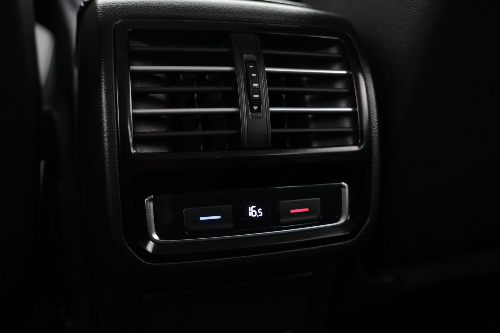 Volkswagen Passat 2019 Variant GTE Plug-In Hybrid 160 kW (218 hv) DSG-automaatti - Siisti yksilö / Vetokoukku / Osittain Sähkösäätöinen ergoComfort - HULLUT AVAJAISHULINAT KORKOTARJOUS 3,29 %