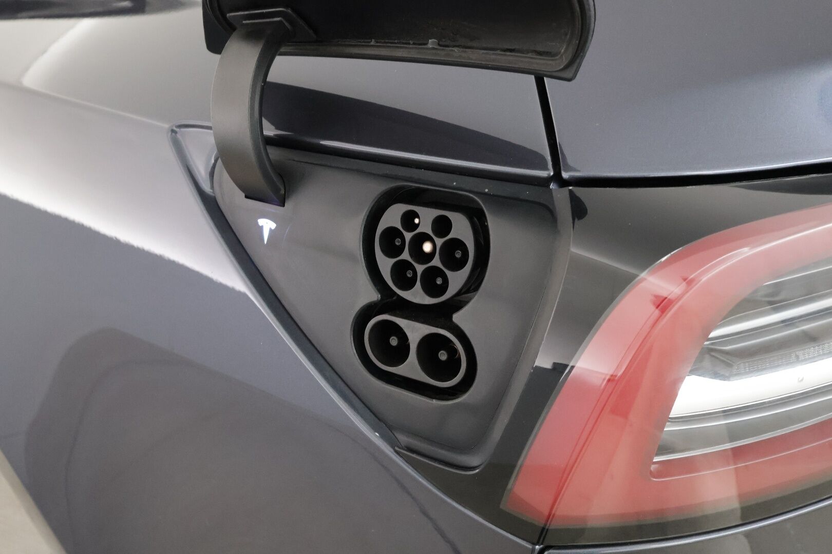 Tesla Model 3 2021 Long Range - | ACC | ILP | Koukku | Valkoiset nahat | Lasikatto | Premium Audio | Matrix-LED | Sähkönahat | Muistipenkki | P.kamera | 2x renkaat aluin | 