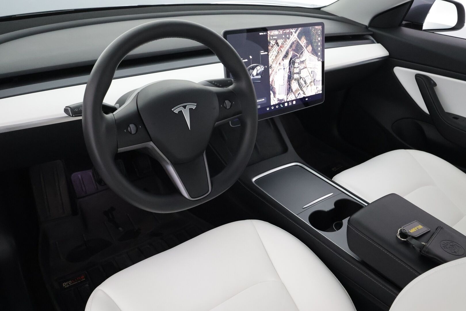 Tesla Model 3 2021 Long Range - | ACC | ILP | Koukku | Valkoiset nahat | Lasikatto | Premium Audio | Matrix-LED | Sähkönahat | Muistipenkki | P.kamera | 2x renkaat aluin | 