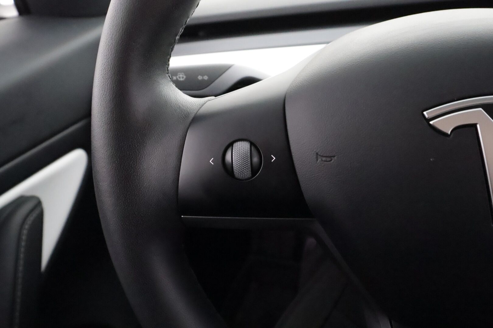 Tesla Model 3 2021 Long Range - | ACC | ILP | Koukku | Valkoiset nahat | Lasikatto | Premium Audio | Matrix-LED | Sähkönahat | Muistipenkki | P.kamera | 2x renkaat aluin | 