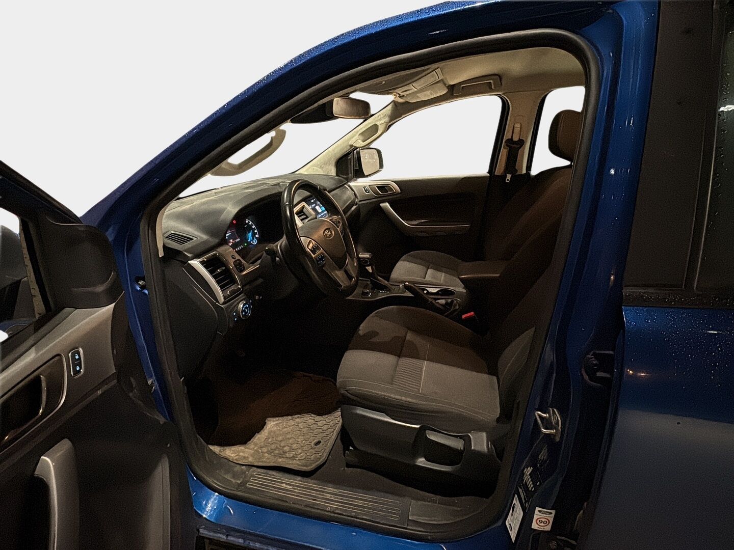 Ford Ranger 2022 Double Cab 2,0TDCi 4x4 XLT 170hv * ALV / Webasto / Vetokoukku / Lämpölasi / Lisävalo - Vähän ajettu / Juuri tullut Tampereelle! - HULLUT BLACKWEEK JATKOT - KORKOTARJOUS 2,49%