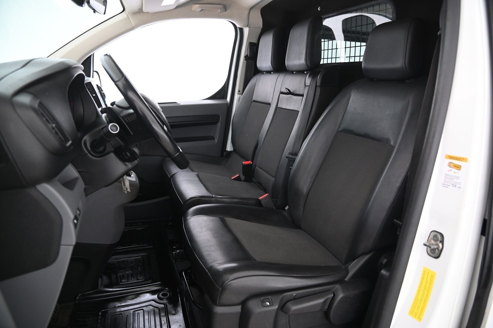 Toyota Proace 2021 L2 2,0 D 120 Automatic Edition 5-ovinen - ALV | Läpijuostava | Webasto | Pariovet | Vetokoukku | P*kamera | Suomi-auto | Blis