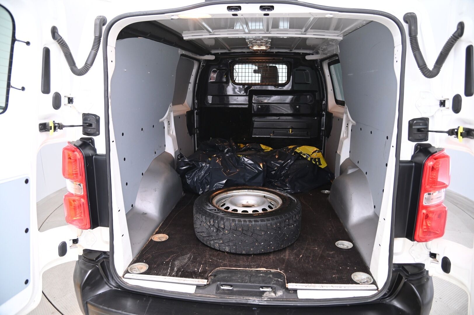 Toyota Proace 2021 L2 2,0 D 120 Automatic Edition 5-ovinen - ALV | Läpijuostava | Webasto | Pariovet | Vetokoukku | P*kamera | Suomi-auto | Blis