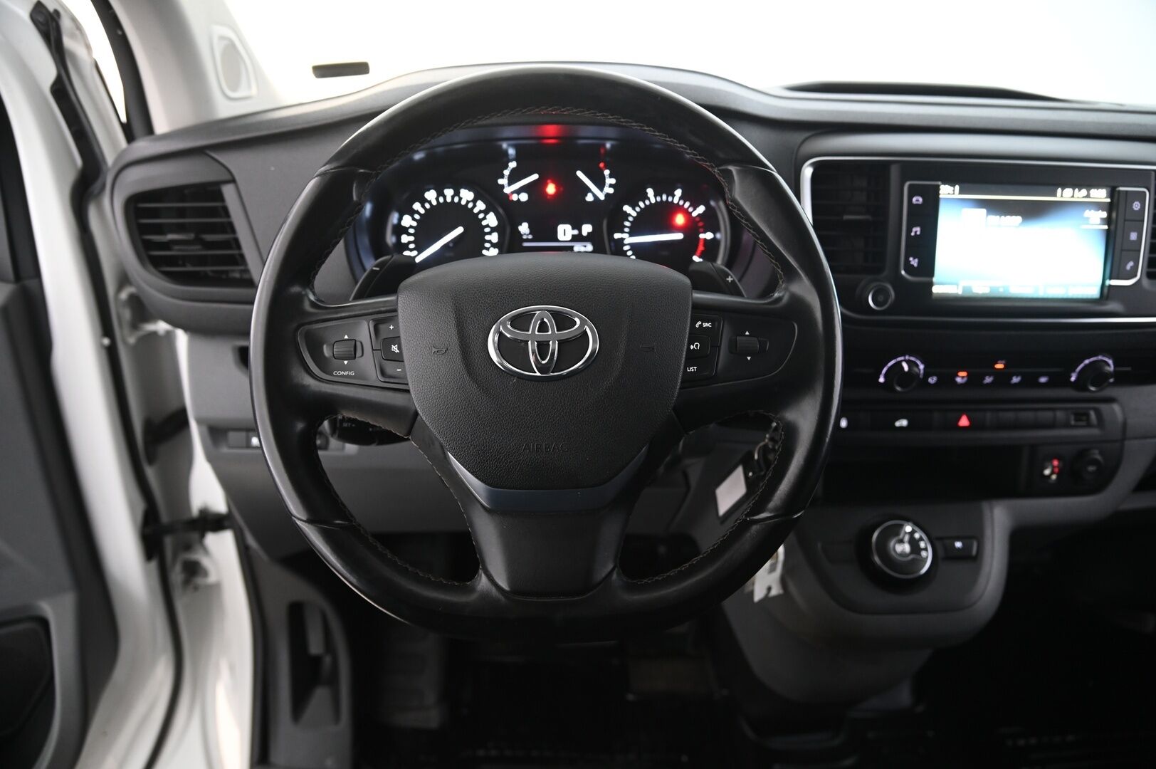 Toyota Proace 2021 L2 2,0 D 120 Automatic Edition 5-ovinen - ALV | Läpijuostava | Webasto | Pariovet | Vetokoukku | P*kamera | Suomi-auto | Blis