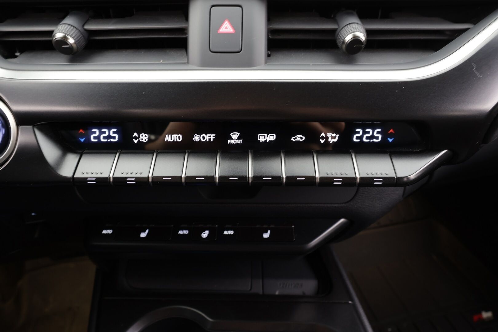 Lexus UX 2021 250h Comfort Technology Plus Edition * ACC / P.kamera / LED / Navi / KeylessGo * - Suomi-auto / Kahdet renkaat aluvanteilla - Osta nyt, maksa vasta ensi vuonna