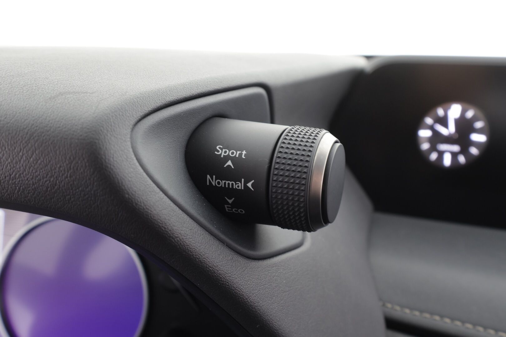 Lexus UX 2021 250h Comfort Technology Plus Edition * ACC / P.kamera / LED / Navi / KeylessGo * - Suomi-auto / Kahdet renkaat aluvanteilla - Osta nyt, maksa vasta ensi vuonna