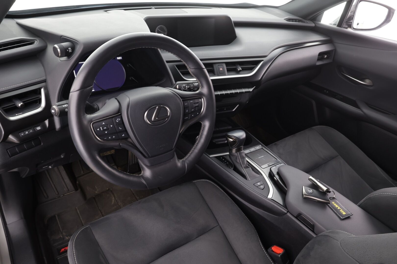 Lexus UX 2021 250h Comfort Technology Plus Edition * ACC / P.kamera / LED / Navi / KeylessGo * - Suomi-auto / Kahdet renkaat aluvanteilla - Osta nyt, maksa vasta ensi vuonna
