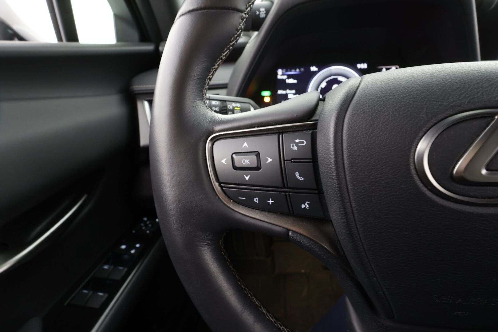 Lexus UX 2021 250h Comfort Technology Plus Edition * ACC / P.kamera / LED / Navi / KeylessGo * - Suomi-auto / Kahdet renkaat aluvanteilla - Osta nyt, maksa vasta ensi vuonna