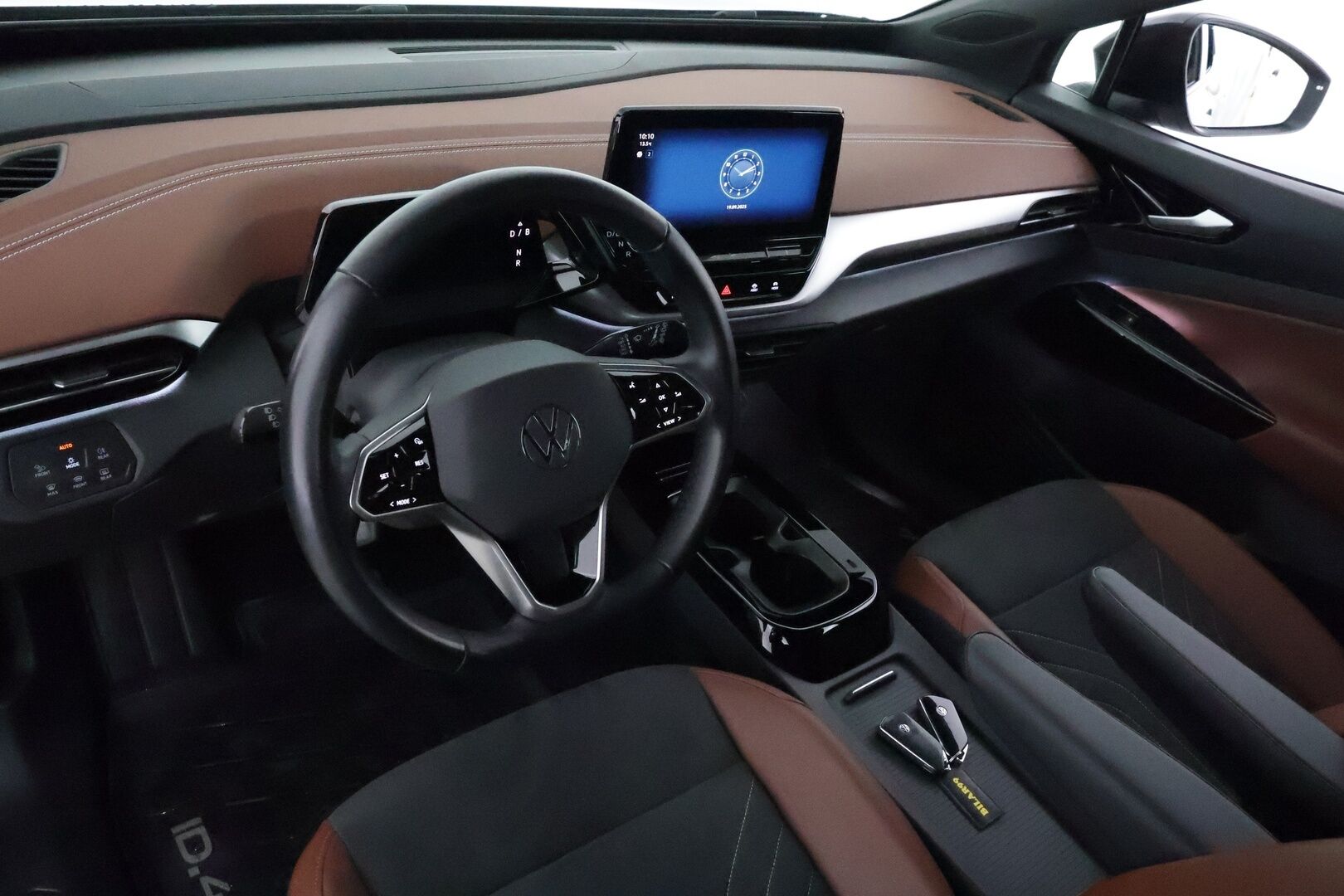 Volkswagen ID.4 2022 Pro Performance Business 150 kW **ILP / ACC / Matrix-LED / P.kamera / Kaistavahti / Navi / Nahka-Alcantara / KeylessGO** - 3,99 % KORKOTARJOUS TÄHÄN AUTOON 21.9. ASTI! - 1-om Suomi-auto / 2x Latauskaapelit / Kahdet Renkaat / Merkkihuollettu!