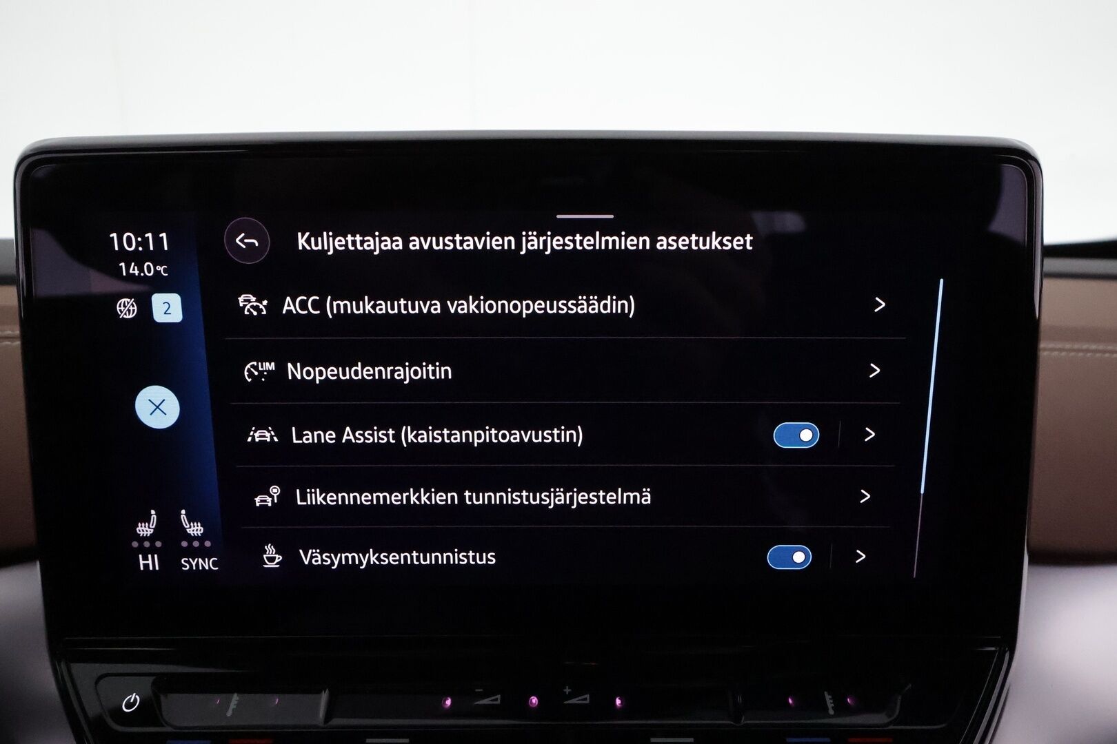 Volkswagen ID.4 2022 Pro Performance Business 150 kW **ILP / ACC / Matrix-LED / P.kamera / Kaistavahti / Navi / Nahka-Alcantara / KeylessGO** - 3,99 % KORKOTARJOUS TÄHÄN AUTOON 21.9. ASTI! - 1-om Suomi-auto / 2x Latauskaapelit / Kahdet Renkaat / Merkkihuollettu!