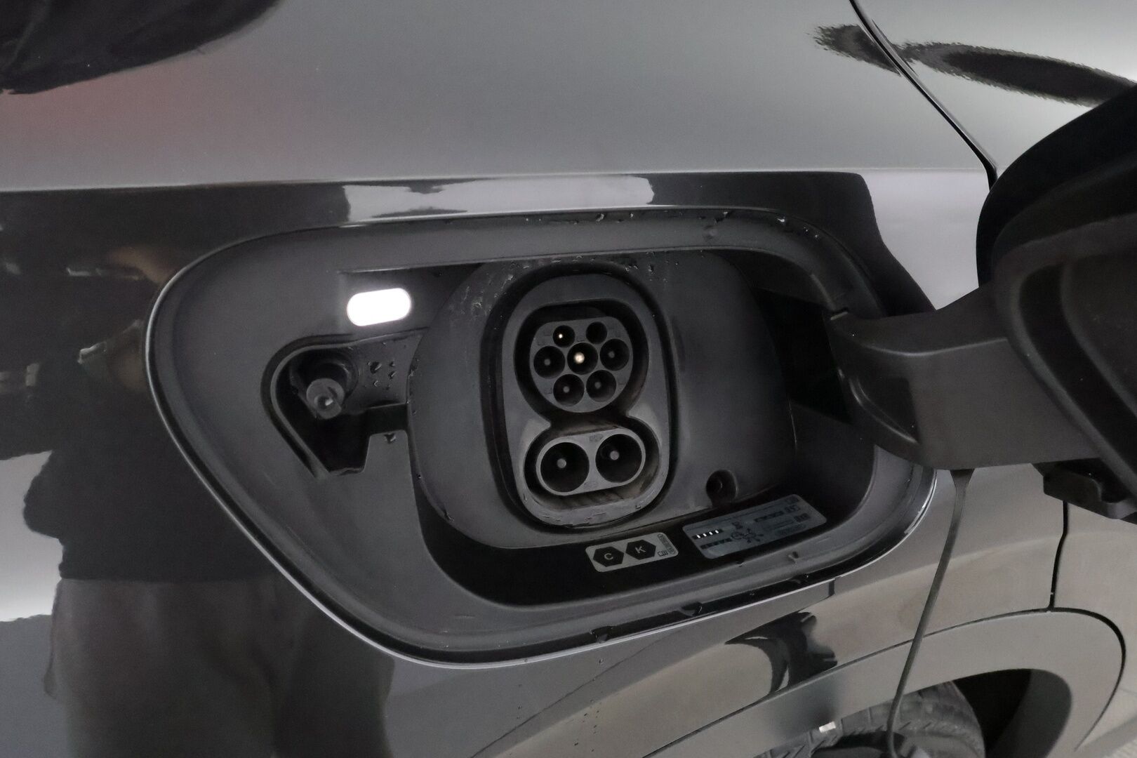 Volkswagen ID.4 2022 Pro Performance Business 150 kW **ILP / ACC / Matrix-LED / P.kamera / Kaistavahti / Navi / Nahka-Alcantara / KeylessGO** - 3,99 % KORKOTARJOUS TÄHÄN AUTOON 21.9. ASTI! - 1-om Suomi-auto / 2x Latauskaapelit / Kahdet Renkaat / Merkkihuollettu!