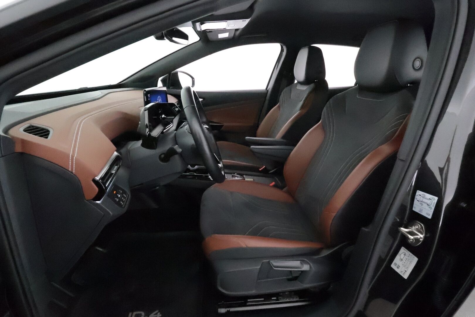 Volkswagen ID.4 2022 Pro Performance Business 150 kW **ILP / ACC / Matrix-LED / P.kamera / Kaistavahti / Navi / Nahka-Alcantara / KeylessGO** - 3,99 % KORKOTARJOUS TÄHÄN AUTOON 21.9. ASTI! - 1-om Suomi-auto / 2x Latauskaapelit / Kahdet Renkaat / Merkkihuollettu!