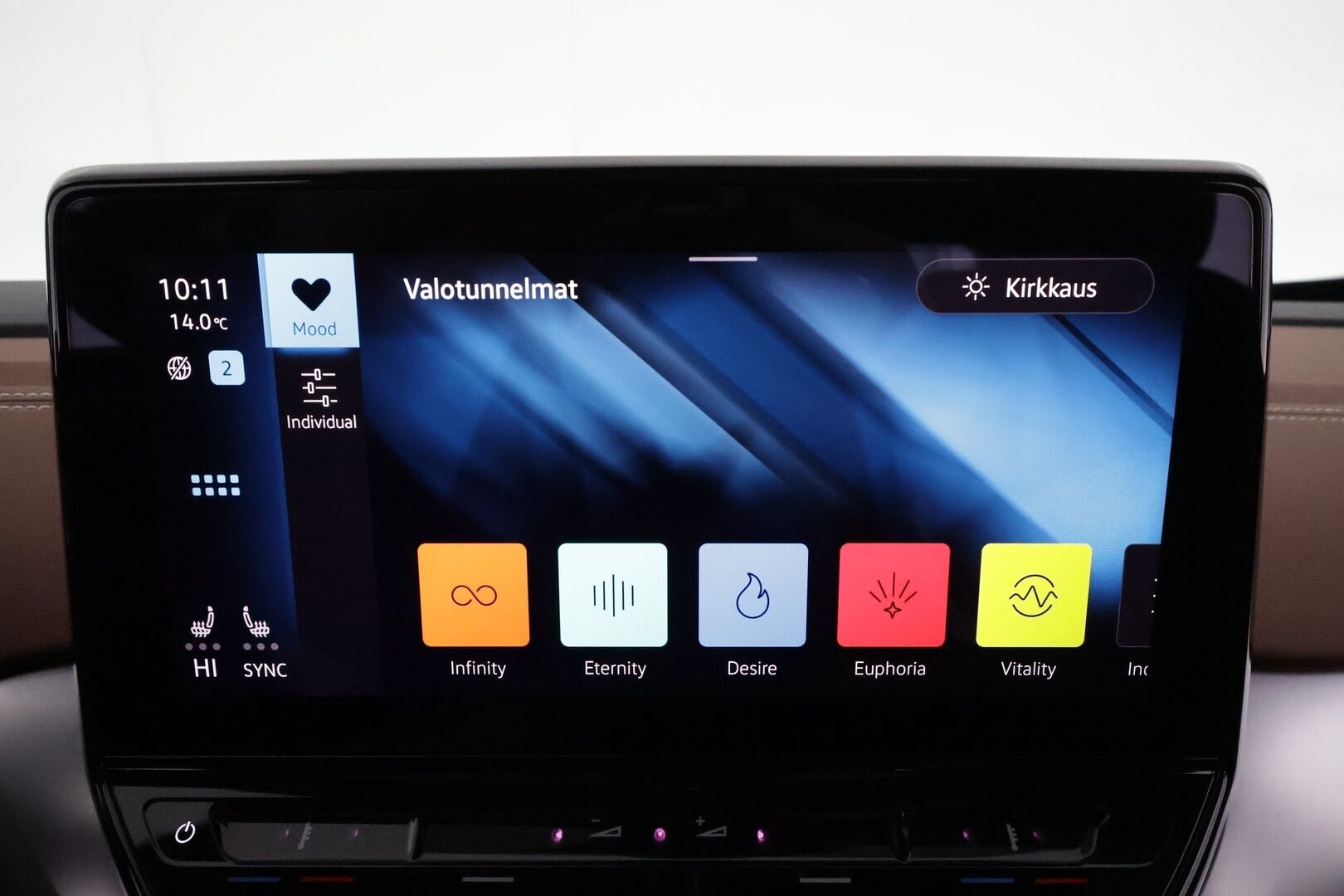 Volkswagen ID.4 2022 Pro Performance Business 150 kW **ILP / ACC / Matrix-LED / P.kamera / Kaistavahti / Navi / Nahka-Alcantara / KeylessGO** - 3,99 % KORKOTARJOUS TÄHÄN AUTOON 21.9. ASTI! - 1-om Suomi-auto / 2x Latauskaapelit / Kahdet Renkaat / Merkkihuollettu!