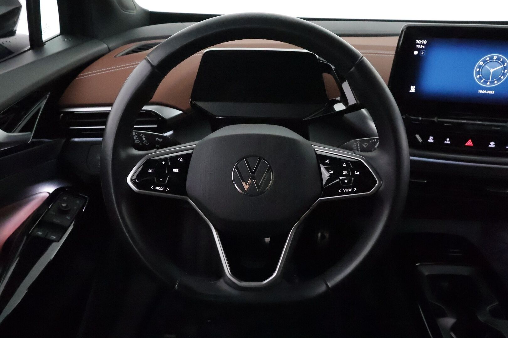 Volkswagen ID.4 2022 Pro Performance Business 150 kW **ILP / ACC / Matrix-LED / P.kamera / Kaistavahti / Navi / Nahka-Alcantara / KeylessGO** - 3,99 % KORKOTARJOUS TÄHÄN AUTOON 21.9. ASTI! - 1-om Suomi-auto / 2x Latauskaapelit / Kahdet Renkaat / Merkkihuollettu!