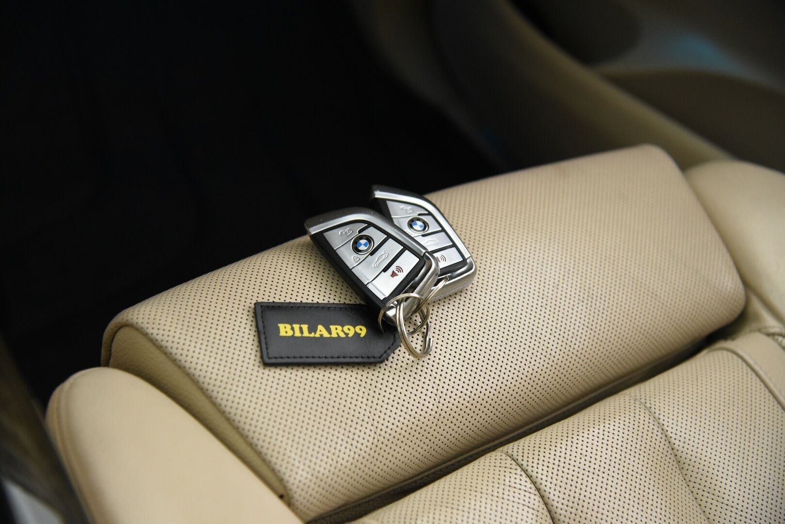 BMW X5 2015 F15 xDrive35d A * H/K / HUD / Comfort-penkit / P-kamera / Koukku / Panorama * - Adapt. Xenon / Comfort access / Ilmastoidut istuimet / Prof.navi - HULLUT AVAJAISHULINAT KORKOTARJOUS 3,29 %