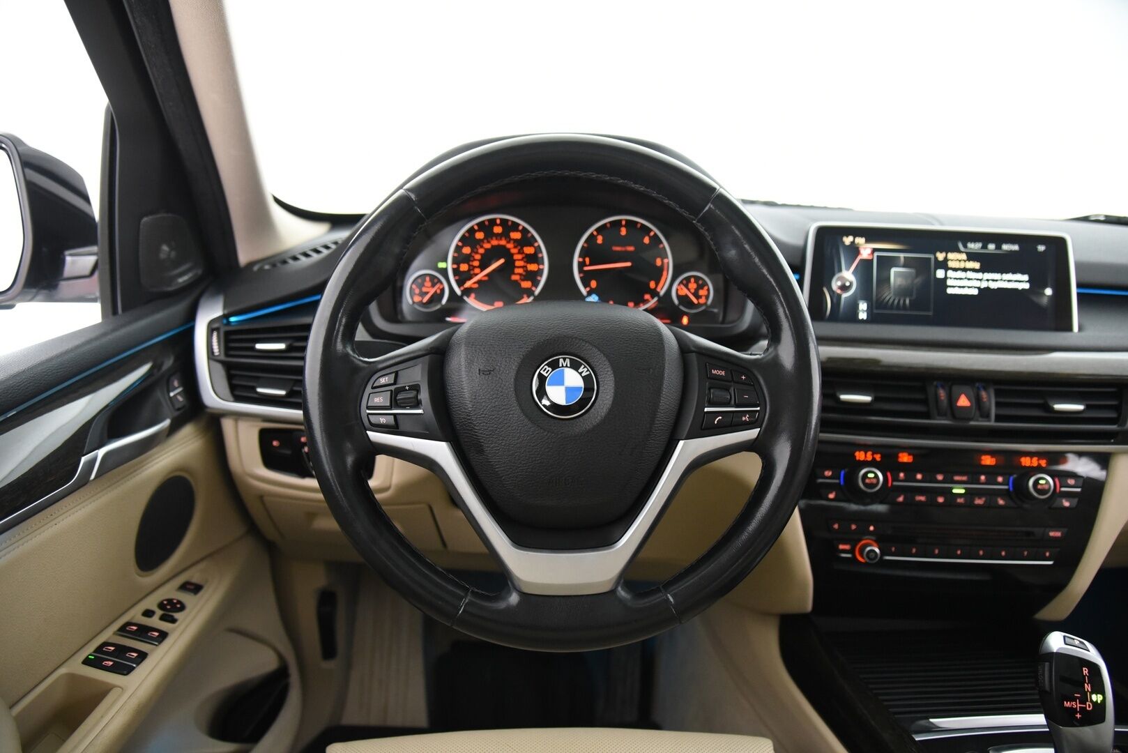 BMW X5 2015 F15 xDrive35d A * H/K / HUD / Comfort-penkit / P-kamera / Koukku / Panorama * - Adapt. Xenon / Comfort access / Ilmastoidut istuimet / Prof.navi - HULLUT AVAJAISHULINAT KORKOTARJOUS 3,29 %