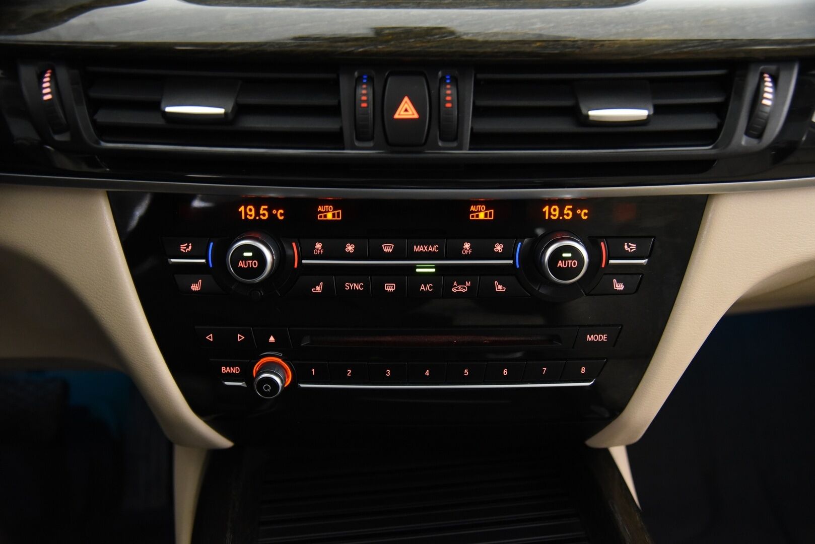 BMW X5 2015 F15 xDrive35d A * H/K / HUD / Comfort-penkit / P-kamera / Koukku / Panorama * - Adapt. Xenon / Comfort access / Ilmastoidut istuimet / Prof.navi - HULLUT AVAJAISHULINAT KORKOTARJOUS 3,29 %