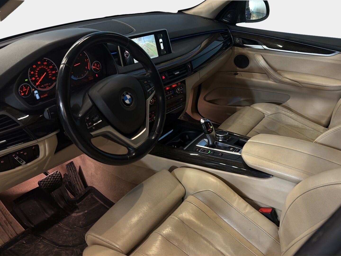 BMW X5 2015 F15 xDrive35d A / H/K / HUD / Comfort-penkit / P-kamera / Koukku / Panorama / - Adapt. Xenon / Comfort access / Ilmastoidut istuimet / Prof.navi / Tulossa myyntiin! 