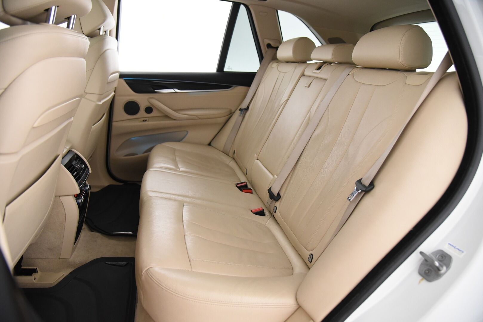 BMW X5 2015 F15 xDrive35d A * H/K / HUD / Comfort-penkit / P-kamera / Koukku / Panorama * - Adapt. Xenon / Comfort access / Ilmastoidut istuimet / Prof.navi - HULLUT AVAJAISHULINAT KORKOTARJOUS 3,29 %