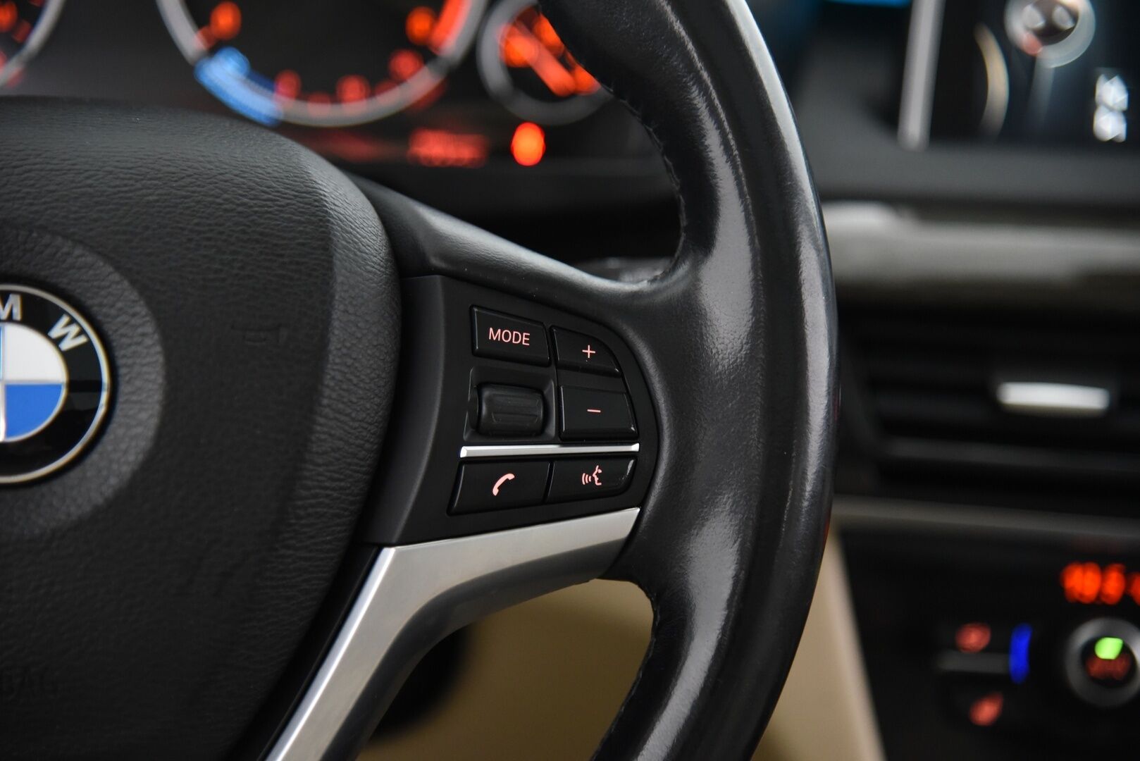 BMW X5 2015 F15 xDrive35d A * H/K / HUD / Comfort-penkit / P-kamera / Koukku / Panorama * - Adapt. Xenon / Comfort access / Ilmastoidut istuimet / Prof.navi - HULLUT AVAJAISHULINAT KORKOTARJOUS 3,29 %