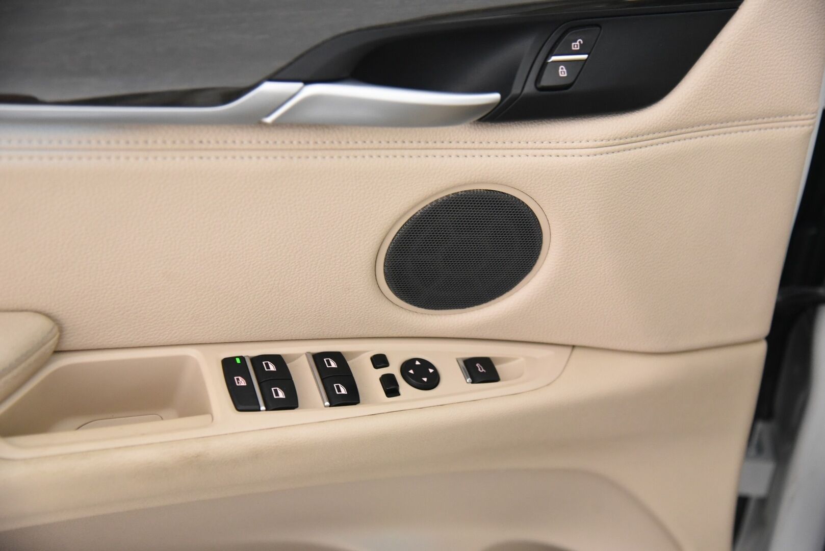 BMW X5 2015 F15 xDrive35d A * H/K / HUD / Comfort-penkit / P-kamera / Koukku / Panorama * - Adapt. Xenon / Comfort access / Ilmastoidut istuimet / Prof.navi - HULLUT AVAJAISHULINAT KORKOTARJOUS 3,29 %