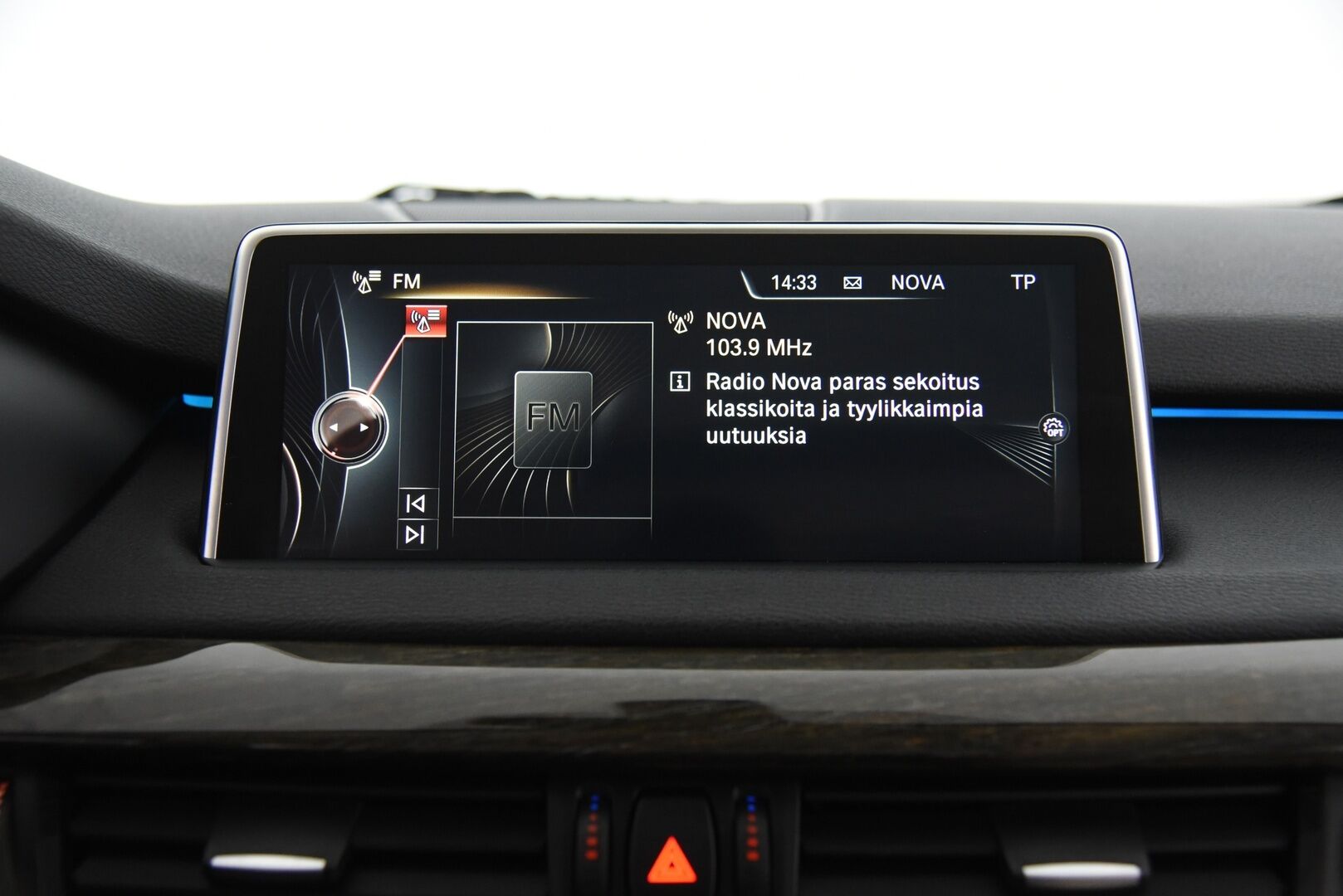 BMW X5 2015 F15 xDrive35d A * H/K / HUD / Comfort-penkit / P-kamera / Koukku / Panorama * - Adapt. Xenon / Comfort access / Ilmastoidut istuimet / Prof.navi - HULLUT AVAJAISHULINAT KORKOTARJOUS 3,29 %