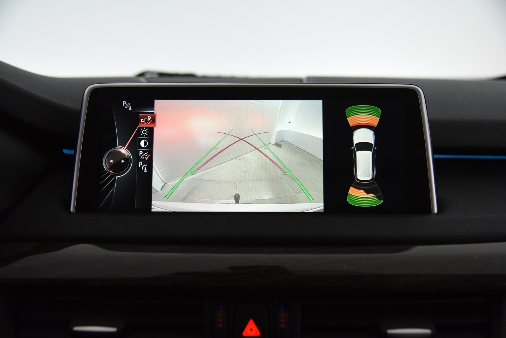 BMW X5 2015 F15 xDrive35d A * H/K / HUD / Comfort-penkit / P-kamera / Koukku / Panorama * - Adapt. Xenon / Comfort access / Ilmastoidut istuimet / Prof.navi - HULLUT AVAJAISHULINAT KORKOTARJOUS 3,29 %